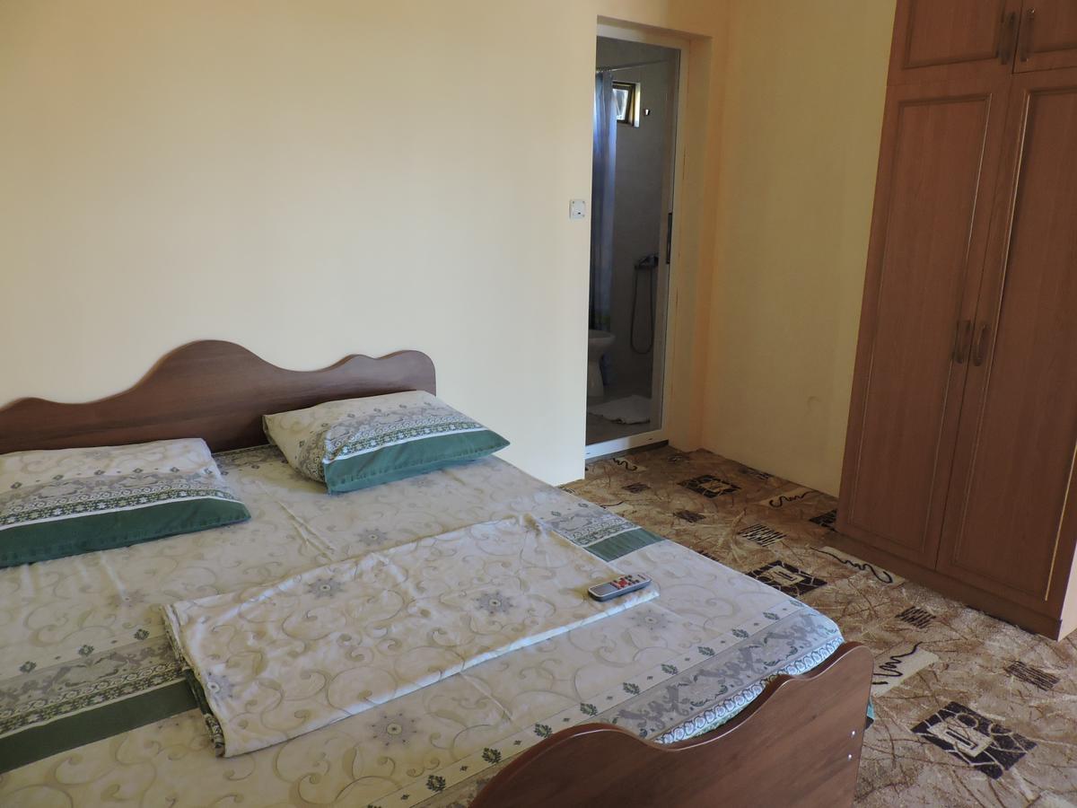 Guesthouse U Moti New Athos Exterior photo